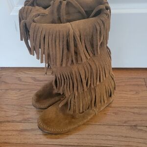 Minnetonka Women's 3 Layer Fringe Boots